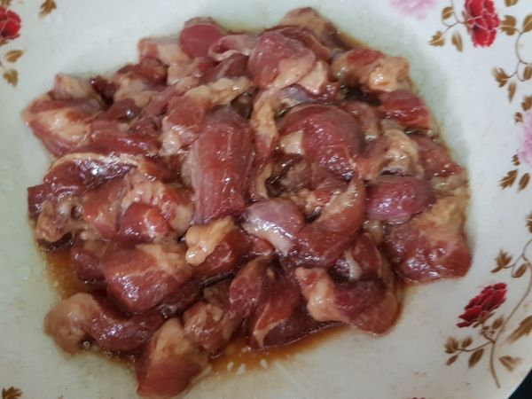 醃肉
醬油，胡椒，米酒，少許沙拉油