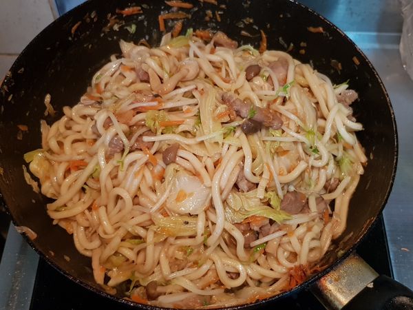 調味加入醬油膏或兩茶匙雞精粉調味

最後灑上胡椒粉拌炒均勻即可