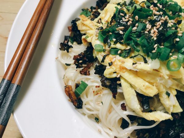 生活要有點儀式感
可能從擺盤開始
我知道你也很講究
所以我開始學習如何跟上你的腳步