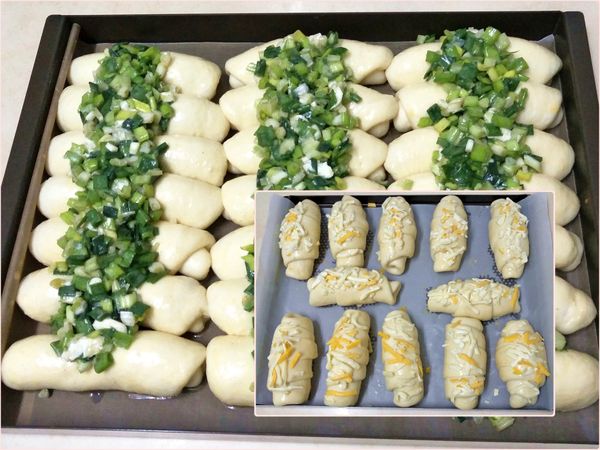 入爐前：
蔥啊胖胖：刷上蛋液，舖上蔥花餡。
德國香腸捲捲：刷上蛋液，舖上乳酪絲。