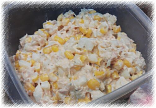 裝入保鮮盒中，放冰箱冷藏。