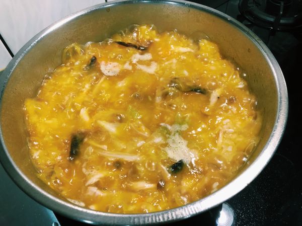 滾煮至米飯出膠即可用鹽巴、胡椒、油蔥等調味後關火，
等待10分鐘即可享用。