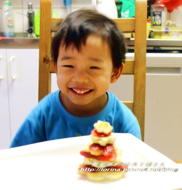 歐洲原裝進口的鷹牌煉奶100％由優質鮮奶製成，每罐鈣質含量等於一公升的鮮奶，讓你吃的安心吃的健康。