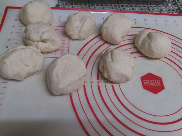 分成10個小麵團，重約93g