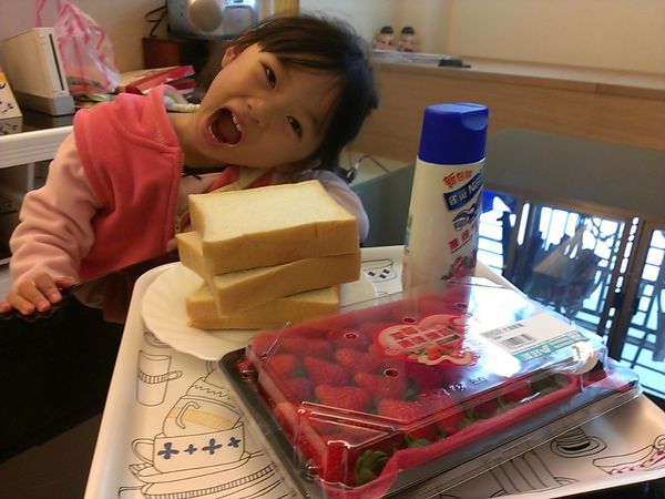 準備好所有材料來做下午茶囉