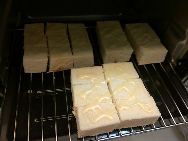 送進烤箱烤酥200度15分鐘 (時間和溫度依各自烤箱不同而調整)