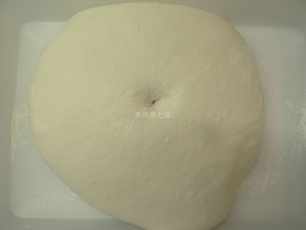 基發好的麵糰，約為原來的2倍大，手指沾粉，搓麵團，不回彈也不坍塌，為完成狀態。