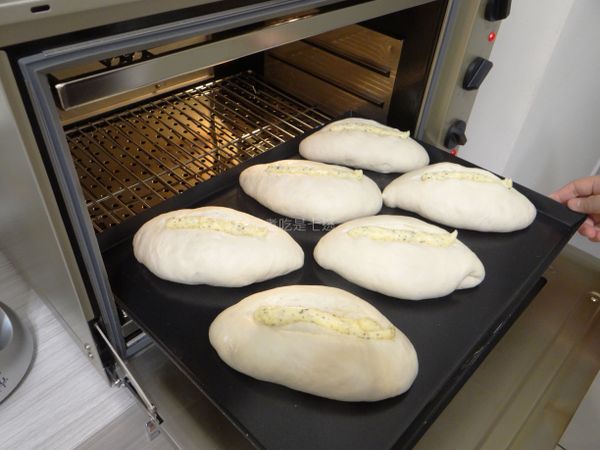 230/210 烤12分鐘，掉頭再烤6-8分鐘