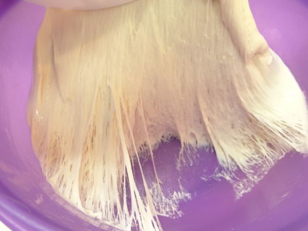 [法國老麵]充滿空氣，可以使用了。