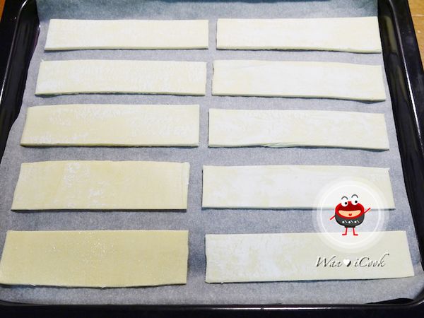 冷凍起酥皮切的太窄小於1.5公分，烘培後的杏仁酥條會傾倒一邊，外觀就不好看了。