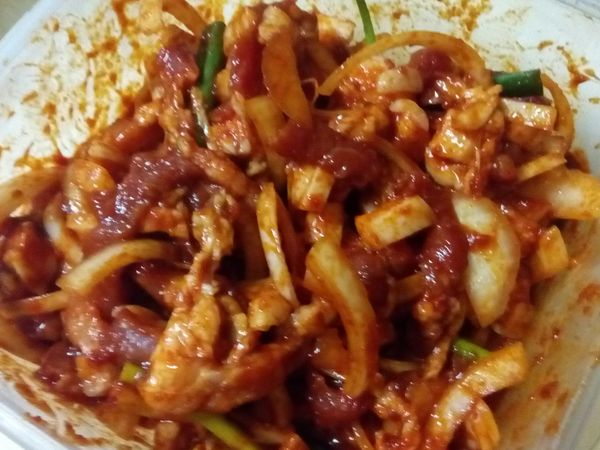 全部拌在一起
至少醃一個小時  最好醃一夜