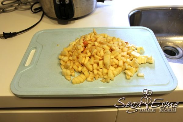 蘋果削皮切小丁