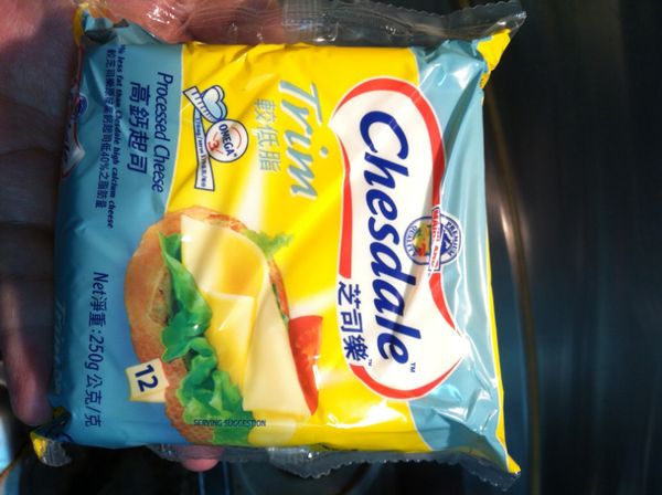 拿出芝司樂起司切片