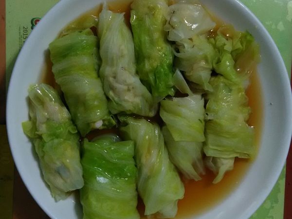 高麗菜雞胸肉捲就完成啦～^^好簡單也很快速(如果沒有加上自己在那邊絞肉的話，的確是挺快的~~)