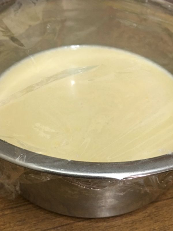 用保鮮膜蓋住，靜置1小時