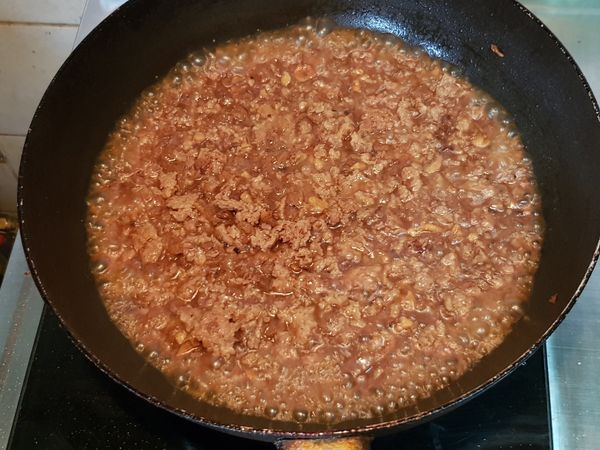 加入醬油，砂糖
50cc水