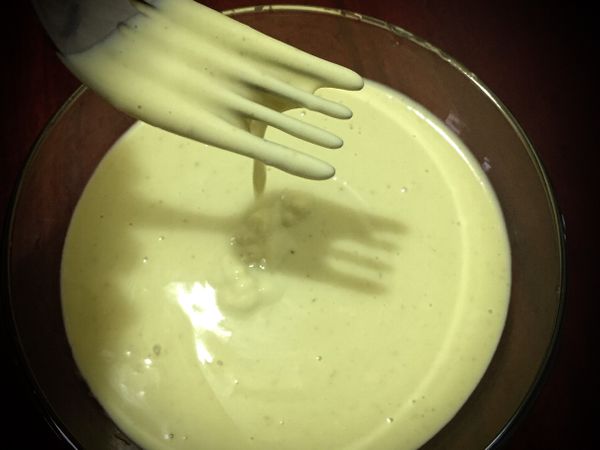 麵糊拌勻可用叉子在表面畫出痕跡代表濃稠度剛好