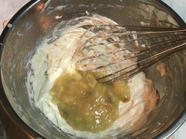 加入香蕉泥拌勻。