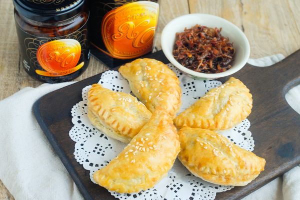 放入已預熱180C烤箱，烤約15-18分鐘或至金黃色即成！