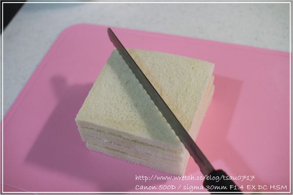 放上最後一片土司準備好要對切