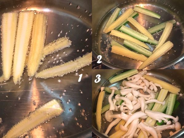 1.起可淹過食材的水量煮滾，先下玉米筍煮30秒
2.接著放小黃瓜條，一樣煮30秒
3.最後下撥鬆的雪白菇，一樣煮個30秒