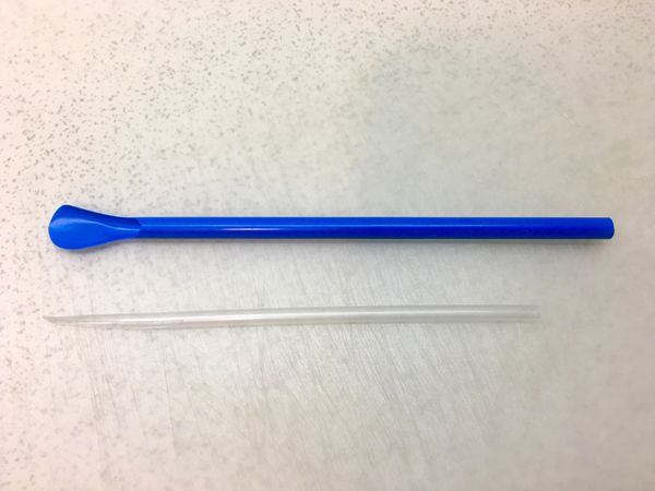 《花朵製作》
準備吸管
冰沙專用吸管（花瓣用）
剪斜角度吸管（花蕊用）