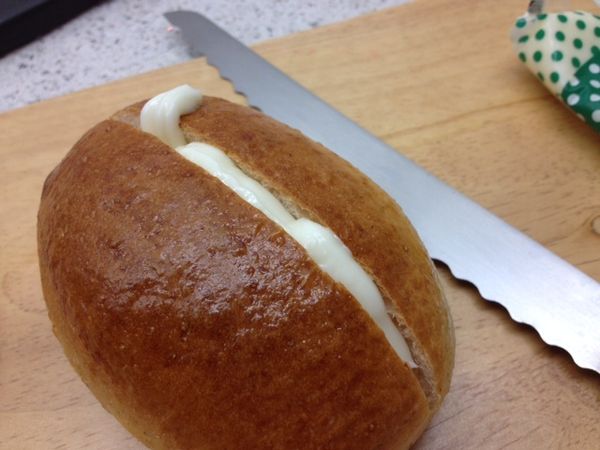 中間擠上美奶滋