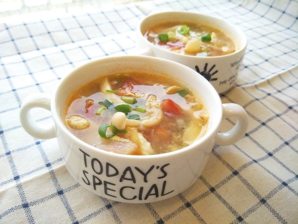 熄火灑上翠綠的蔥花，就可以開動囉！