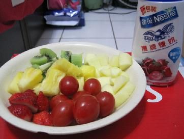 將各種水果切成適口大小