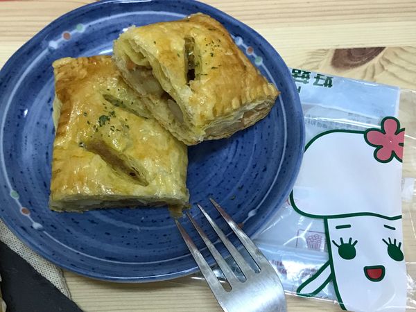 表面撒上巴西利粉，超好吃ㄌ。