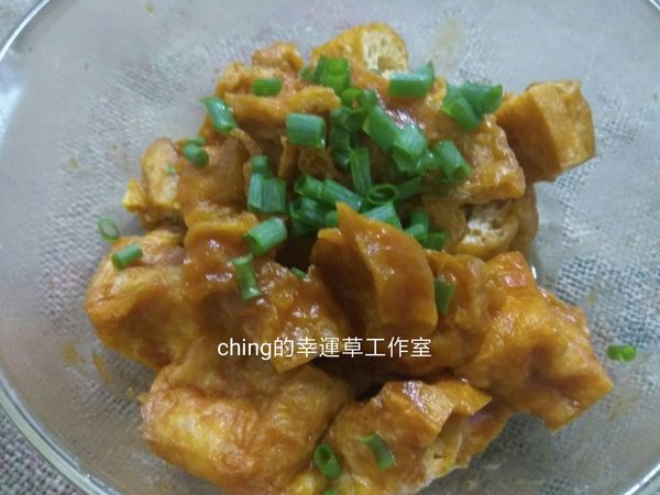 取出後切適口大小，灑上蔥花就可以上菜啦。