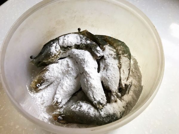 加入生粉拌勻。