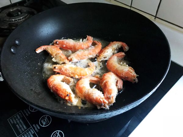 炸至金黃色就能撈起瀝油。