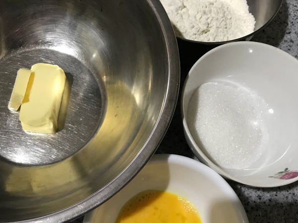 將食材準備好就可以開始囉！
Ps、奶油和雞蛋請放置室溫退冰