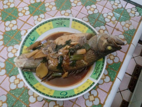 如果湯汁快乾了，魚還沒熟，可以再加些水