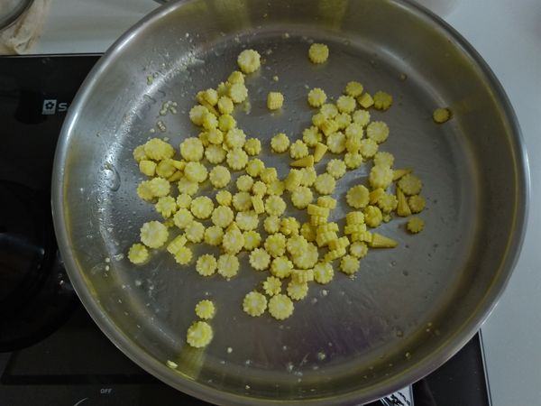 玉米筍超微炒好備用