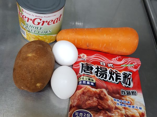 食材大集合：使用的是日式唐揚炸粉孜然風味，味道濃鬱不需額外的調味， 除了可以拿來炸東西，拿來做煎餅的麵糊也很適合