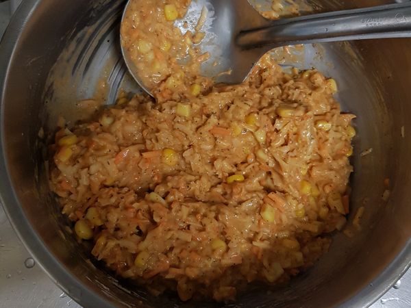 攪拌均勻濃稠度大概像圖上這樣如果太濃可以加一點水