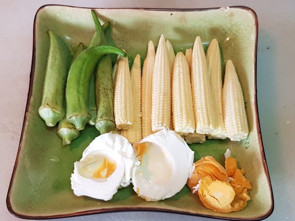 秋葵，玉米筍切斜塊

蛋黃蛋白分開
（切細碎）