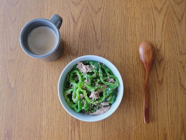 裝便當

將微波好的料放在白飯上，撒上麻油與芝麻就完成！