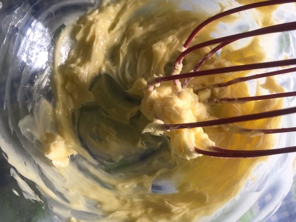 奶油室溫放軟打至滑順