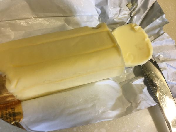 慢火加入一小塊奶油