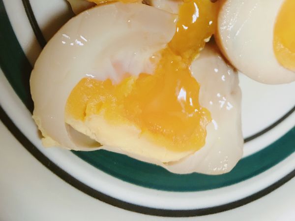 這個就是偷懶沒有用筷子讓蛋黃至中～