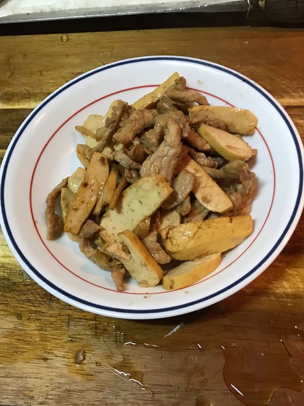 因為肉絲已經醃過要注意調味，灑上點鹽即可