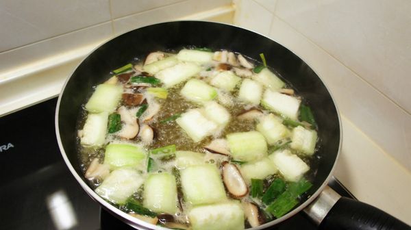 小火大約滾沸五分鐘