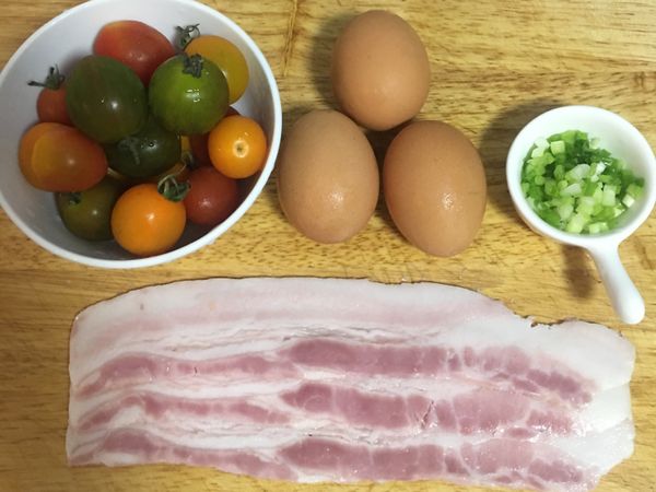 就算材料簡單，也能有好吃的料理喔～
蔥洗淨切蔥花備用。