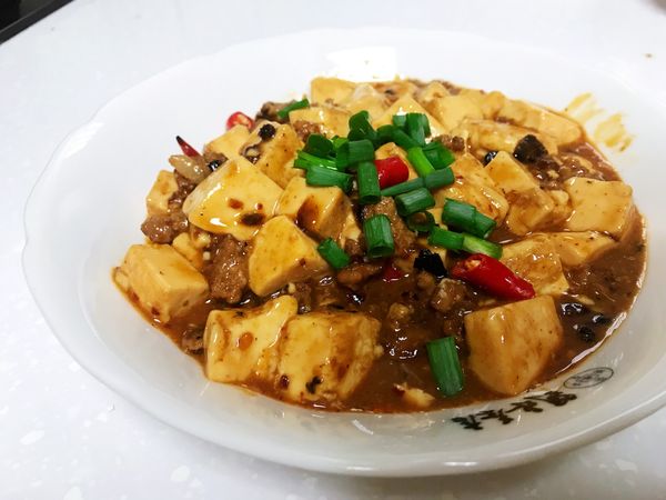 煮至醬汁濃稠後，加點蔥花即可。