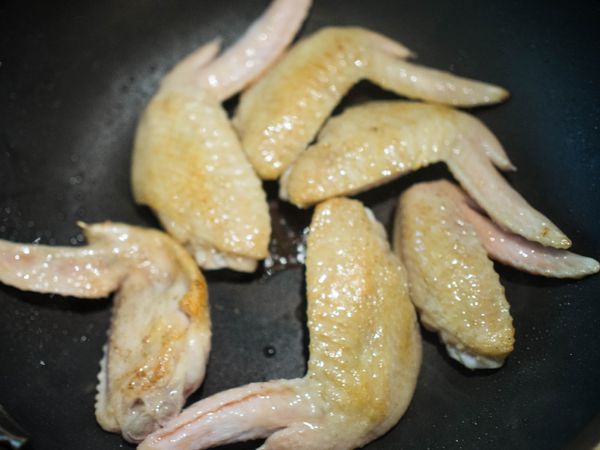 待兩面都煎成金黃色。