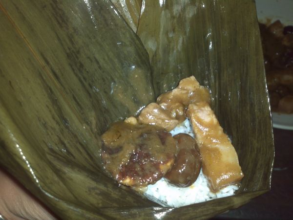 包入糯米,炒好綠咖哩伴料