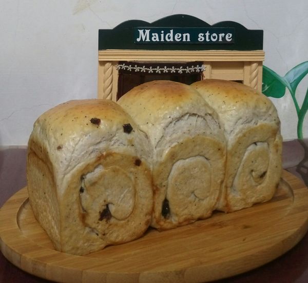 烤前每個麵糰表面刷蛋液，吐司盒炙烤盤上,放下層,烤溫140/175 32-35分